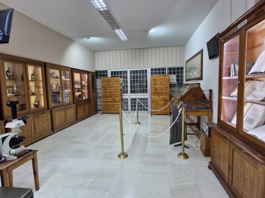 A historical corner in the third hall of the museum with microscopes and mineralogy books from the  18th-19th century, with specimens from the Simplon tunnel in the Alps, and a showcase of uranium minerals