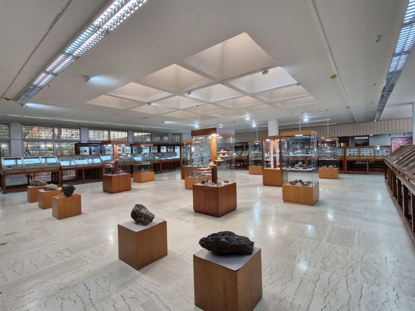 Panoramic view of the third hall of the Museum with minerals from abroad, Greece and systematic collection